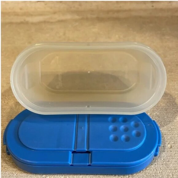 Set of 2 Tupperware 1846 Modular Mates Spice Blue Shakers with Lids Seals - Picture 10 of 15